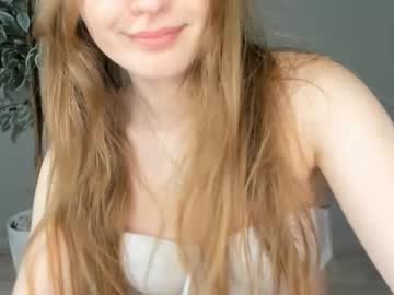 girl
        linettegrandon cam image #4114475