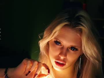 girl
        audreycarvin cam image #3973817