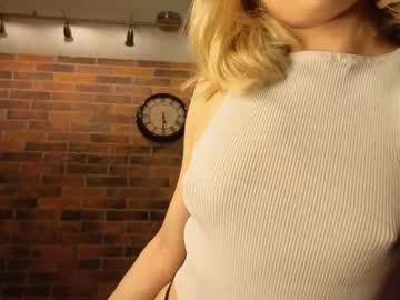 girl
        pinkadele cam image #3920555