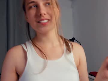 girl
        right_in_the_heart cam image #2968035