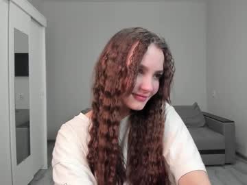 girl
        reilbell cam image #673245