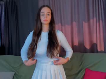girl
        andreaali cam image #1283942
