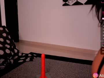 girl
        alicia_uwu cam image #249115