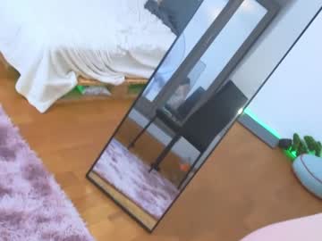 couple
        click_start cam image #3292221
