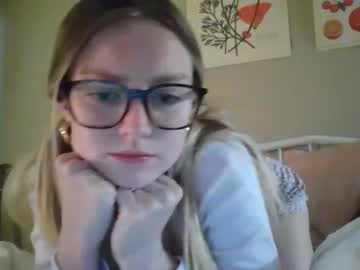 girl
        ellenglow69 cam image #2613513