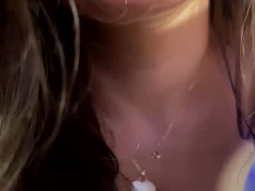 girl
        goo_lagoona cam image #3933698