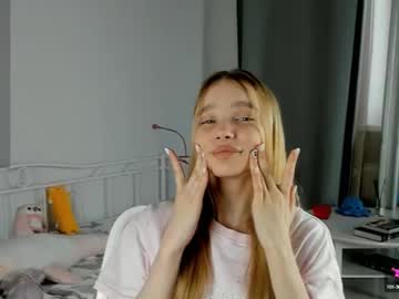 girl
        solsticea cam image #4347207