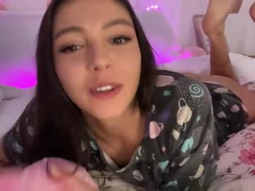 girl
        keirasworld cam image #4519538