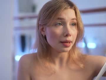 girl
        april_blush cam image #3785167