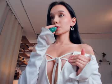 girl
        riskyproject cam image #3779547