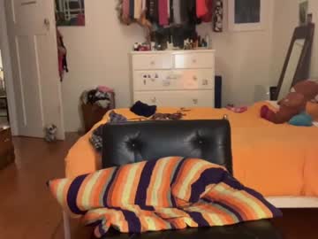 girl
        tomboyskank cam image #2547292