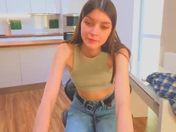 girl
        lucettagibbard cam image #3299559