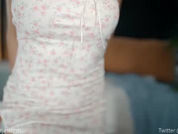 girl
        alejastorm cam image #1578813