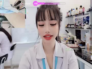girl
        lab__ cam image #3239411
