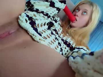 girl
        puff_witch cam image #4420728