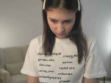 girl
        sunn_beamm cam image #4203532
