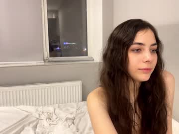 girl
        afinashy cam image #1799588