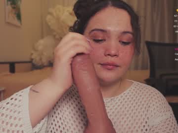 girl
        chery_lady22 cam image #1840319