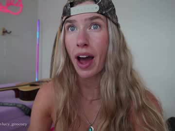 girl
        lucy_gooosey cam image #3264097