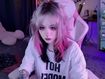 girl
        lollyshy__ cam image #3819218