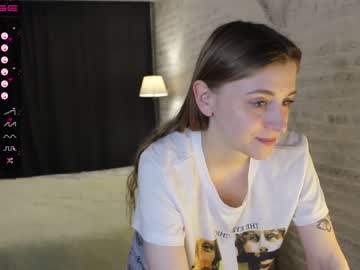 girl
        sophie_burn cam image #721255