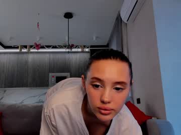 girl
        angella_kleee cam image #1633429