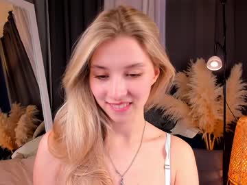 girl
        milablush cam image #1701512