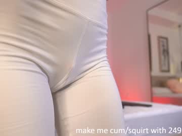 girl
        dovia cam image #1676536