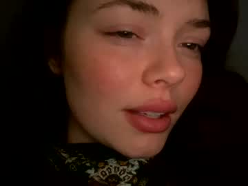 girl
        emersoncane cam image #1910938