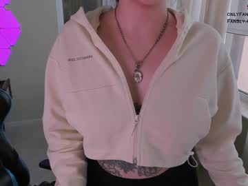 girl
        aavee cam image #3164957
