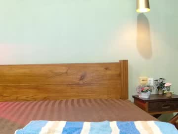 girl
        hersheys_aran cam image #3630731