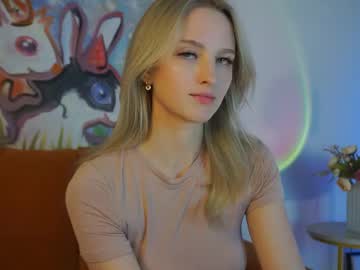 girl
        mickeydior cam image #4258632