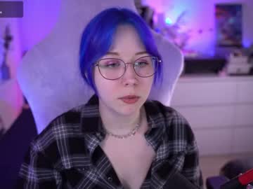 girl
        blue_mooncat cam image #2903961