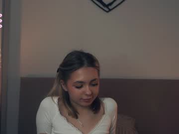 girl
        mildredgarrett cam image #3989843