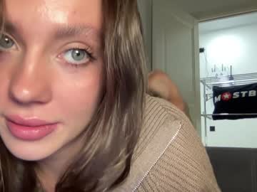 girl
        angel_from_sky cam image #3706779