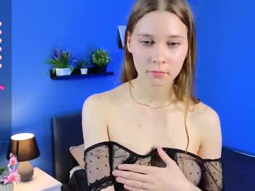 girl
        connie_johnson cam image #4407436