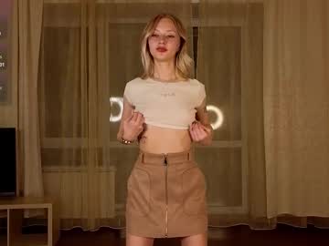 girl
        lynettedendy cam image #4579901