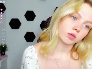 girl
        small_blondee cam image #673550