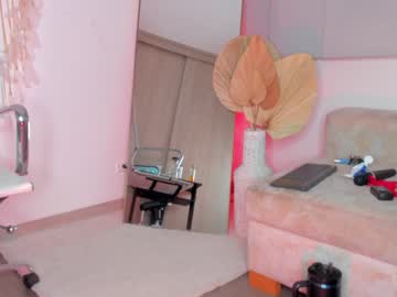 girl
        swt_molly cam image #3409655
