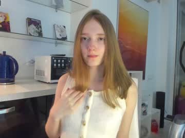 girl
        mysat cam image #2142338
