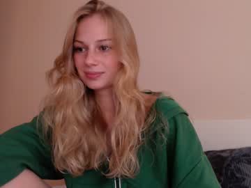 girl
        magic_couple13 cam image #1409799