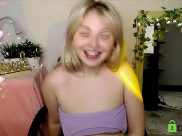 girl
        shy_blondiee cam image #689115