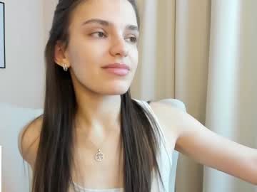 girl
        suzyjames cam image #3824785
