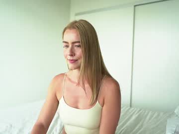 girl
        annasekrit cam image #1433947
