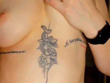 girl
        caressyourself cam image #3989766