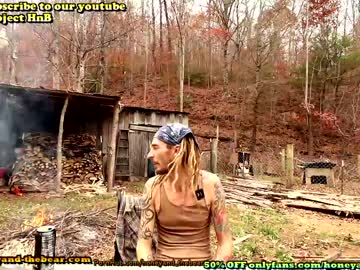 couple
        honeyand_thebear cam image #94038