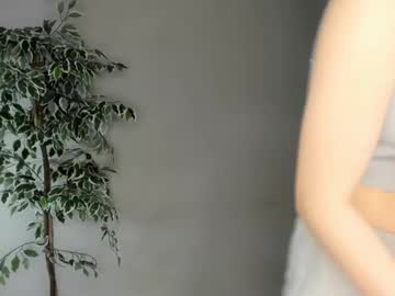 girl
        linettegrandon cam image #4110100