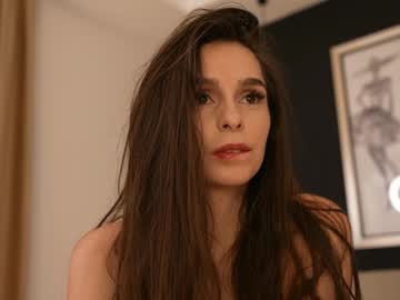 girl
        dovia cam image #3960824