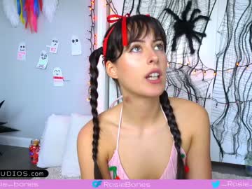 girl
        rosiebones cam image #1746091