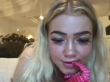 girl
        alissahuntsmann cam image #4142416